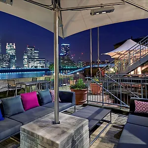 Doubletree By Hilton - Docklands Riverside Hotell