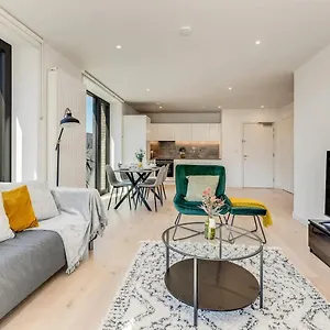 Shywharf Apartment
